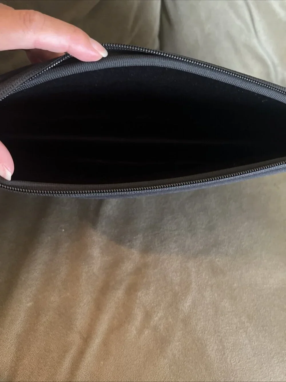 Skims Neoprene Clutch Zip Pouch In Black Onyx Bag